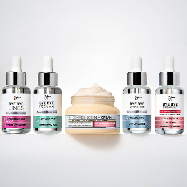 4 bouteilles de Bye Bye serums et creme Confidence in a cream au milieu
